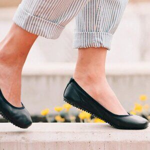 NEW Plae Crosby Ballerina Flats - wide width Leather in black unisex 825 3s2